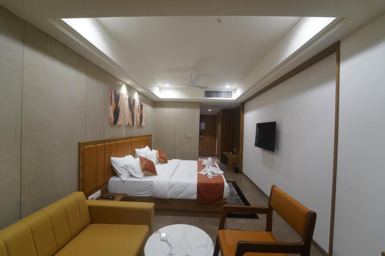 Hotel Stature Inn Kevadia Kültér fotó
