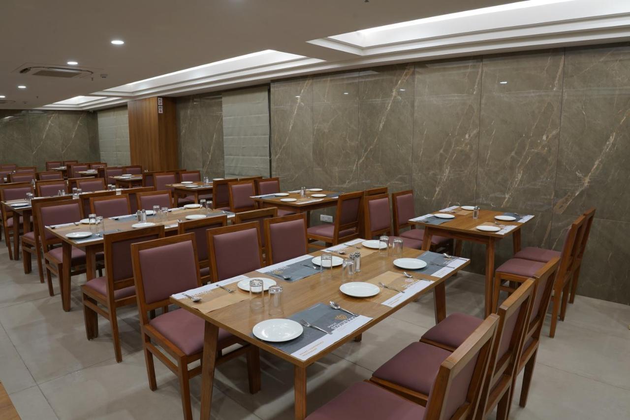 Hotel Stature Inn Kevadia Kültér fotó