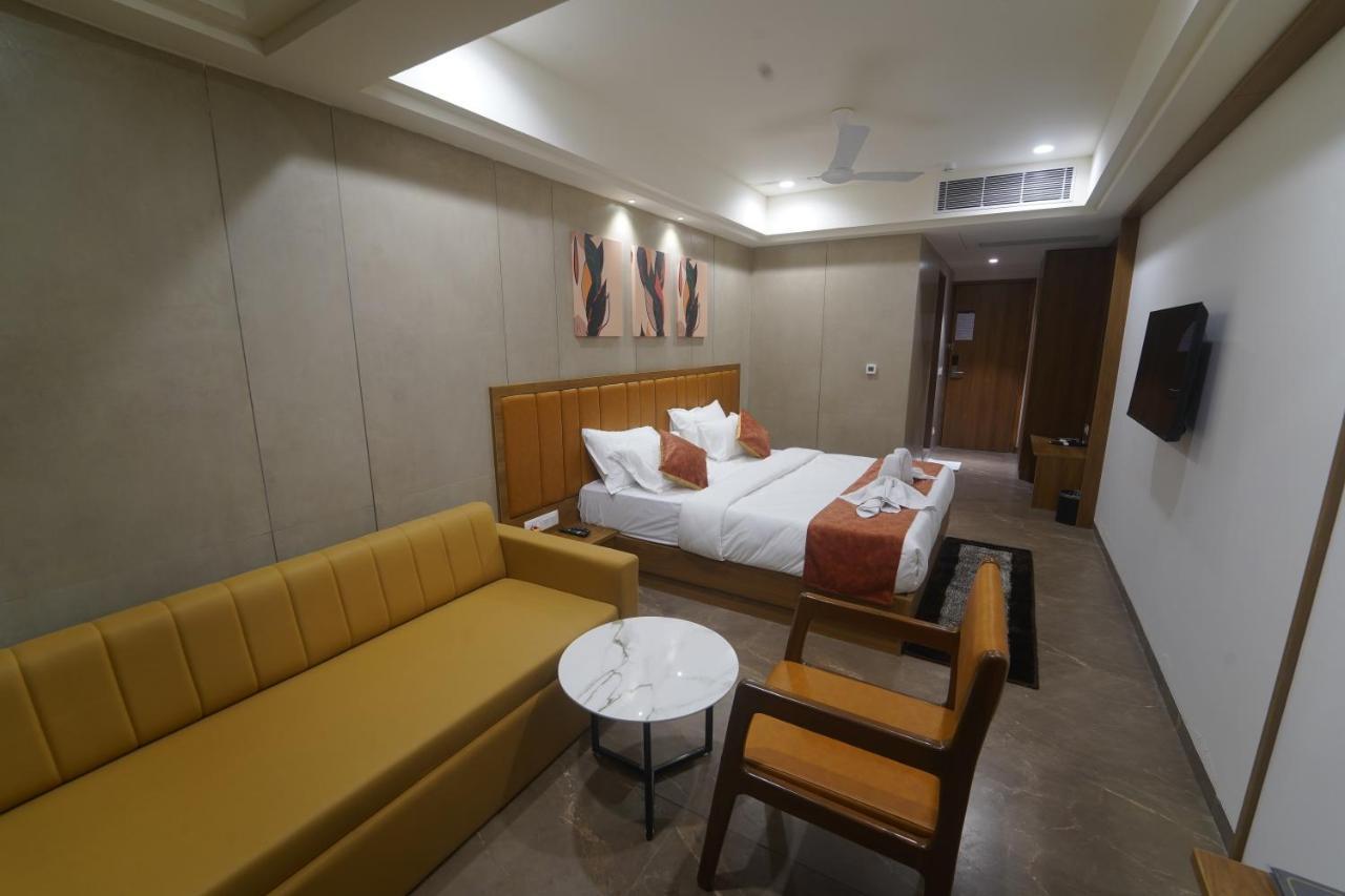 Hotel Stature Inn Kevadia Kültér fotó