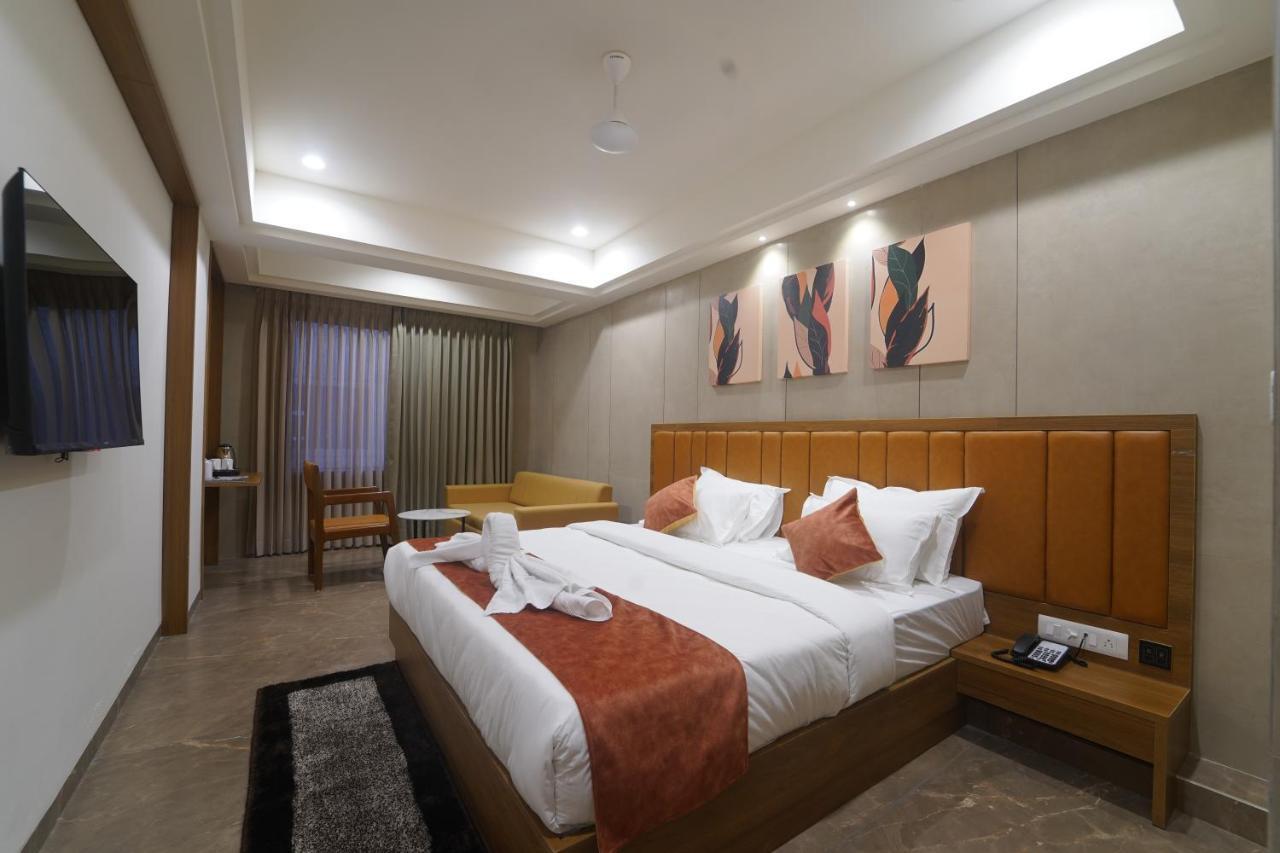 Hotel Stature Inn Kevadia Kültér fotó