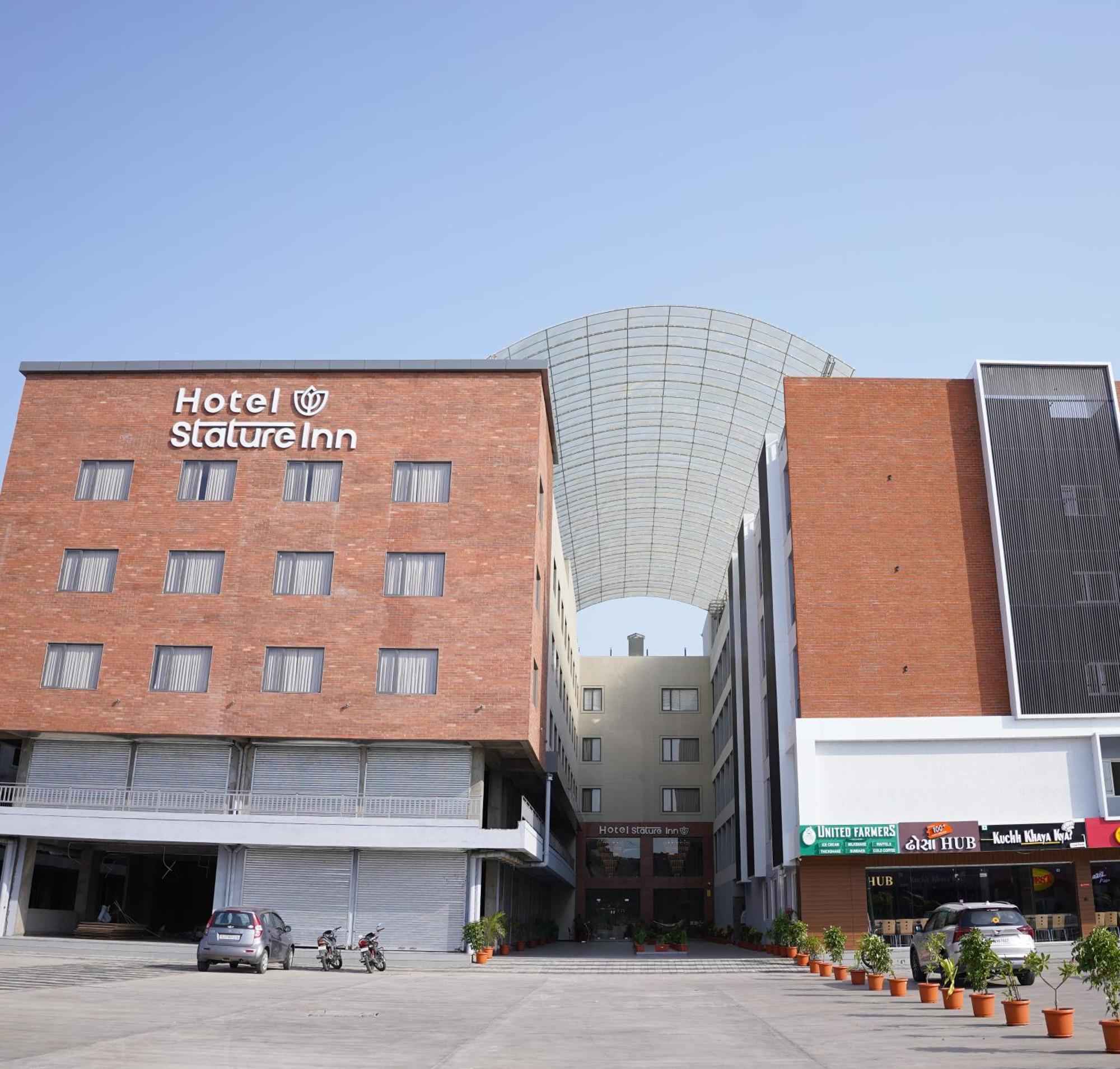 Hotel Stature Inn Kevadia Kültér fotó